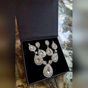 NEW Elegant Silver Color Crystal Jewelry Set